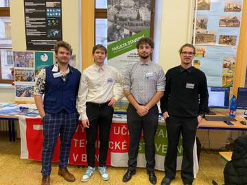 Absolventi Kudelky, studenti 1. ročníku bakalářského studia na FAST VUT